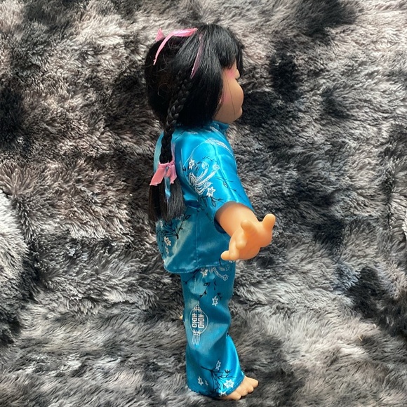 Vintage 1986 Asian Doll All Original
Very Rare Goodwell Blue Outfit
Cloth Body - Picture 5 of 16